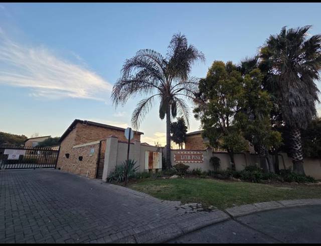 2 BEDROOM DUPLEX FOR SALE IN HEUWELSIG ESTATE